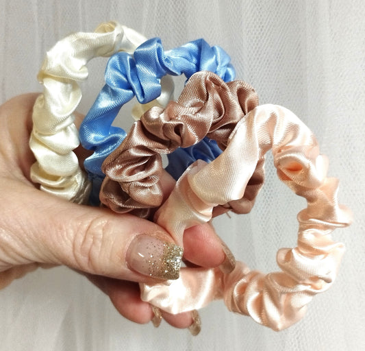 Scrunchies i pastellfärger